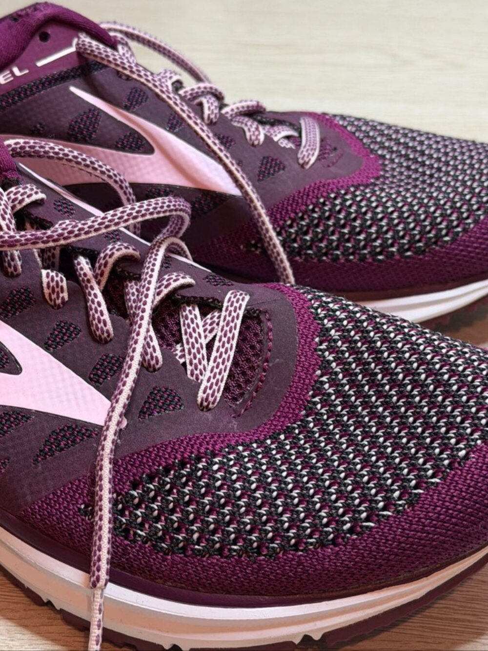 Brooks Revel 9 Plum Women's Running Shoes - Picture 2 of 6